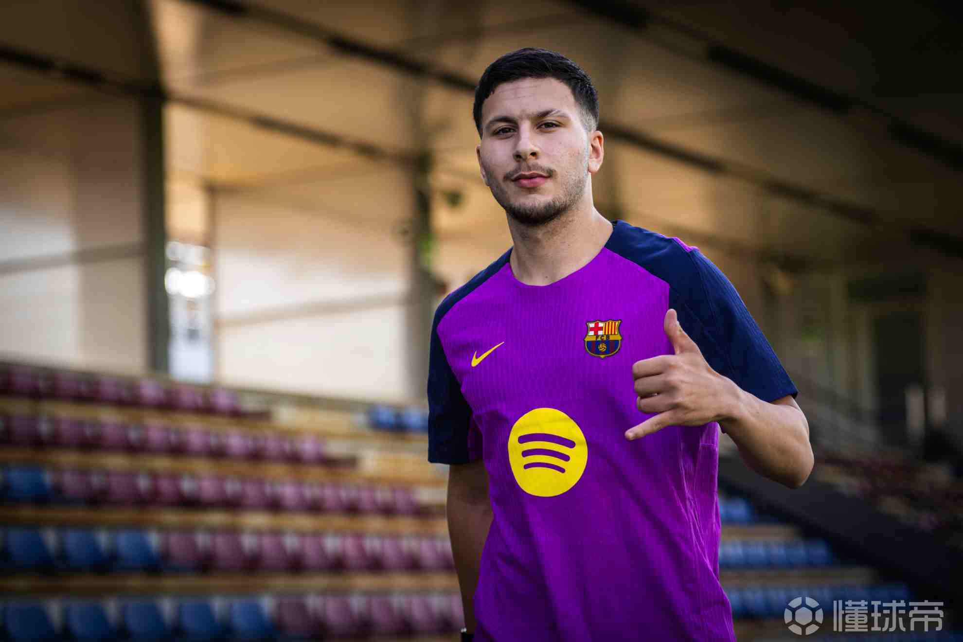 IM体育App下载-巴萨主帅对阵容充满信心，赛前备战训练加强