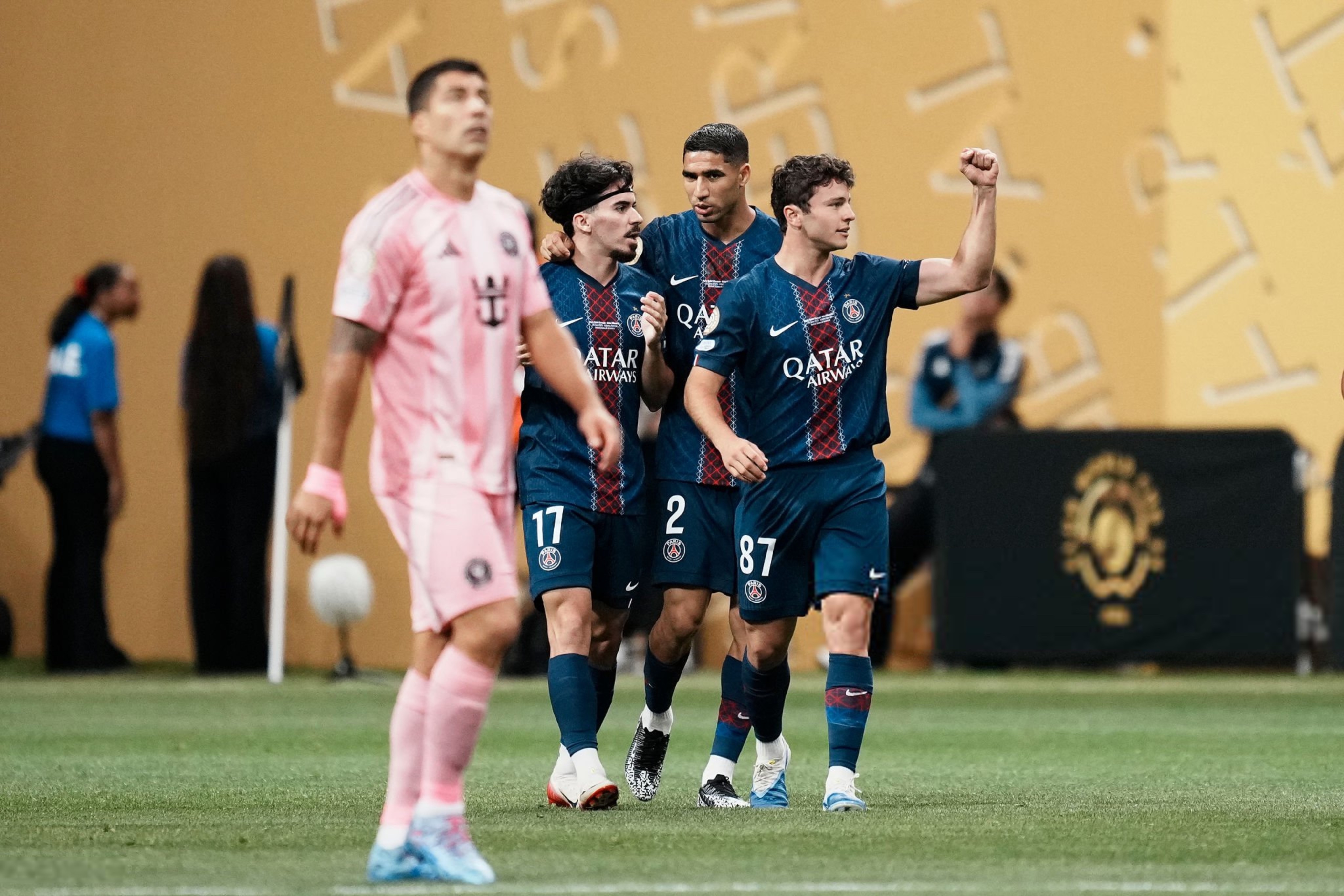 巴黎圣日耳曼客场大夺一胜，领跑小组晋级