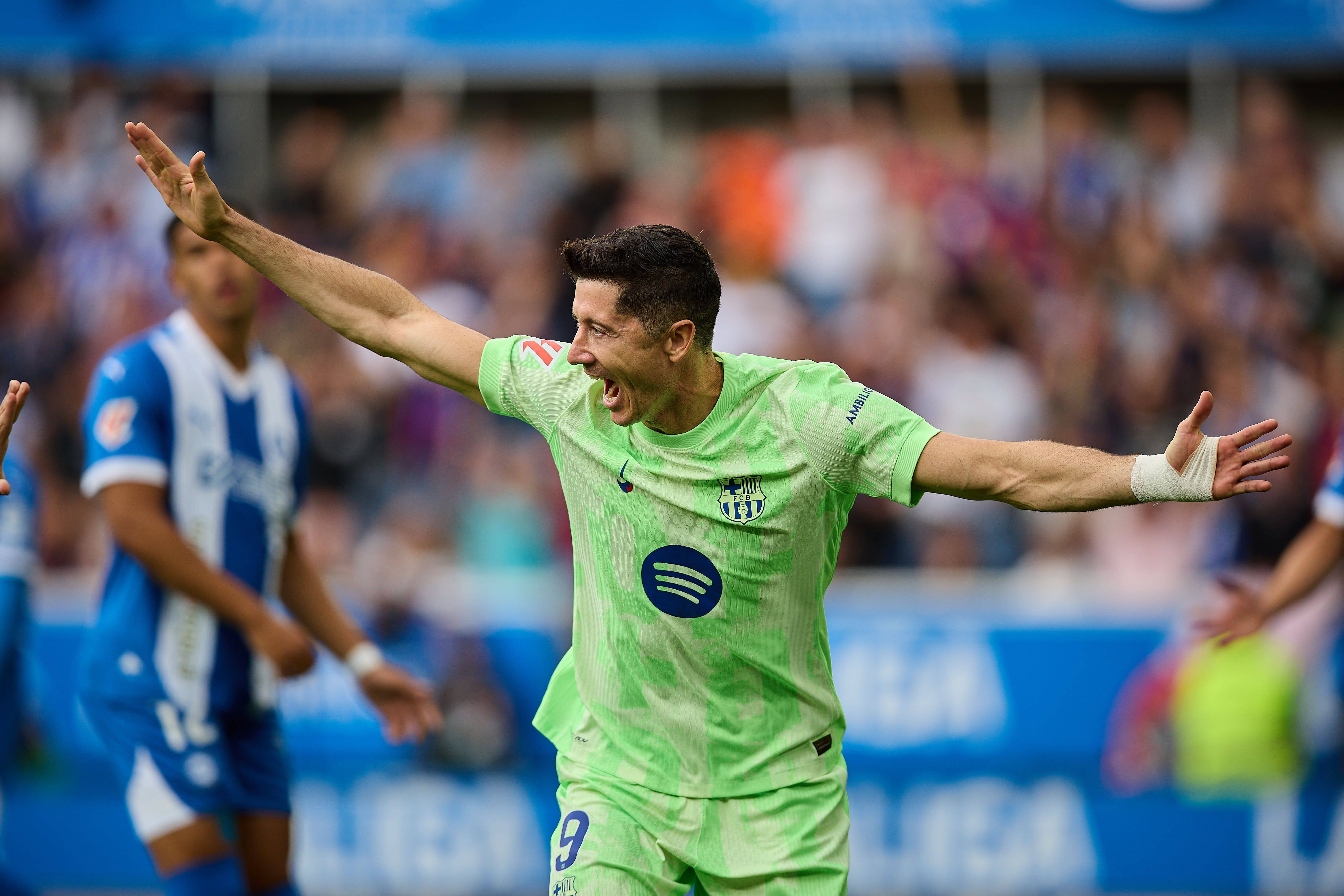 巴萨翻盘曼联，莱万惊艳四座